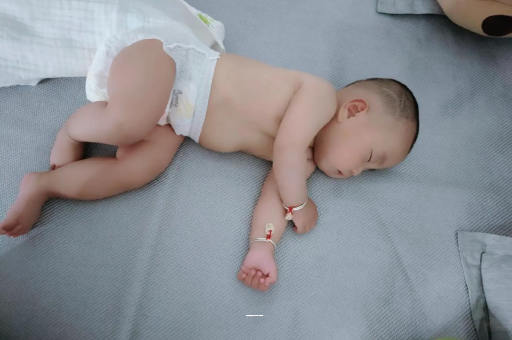 大连孕妇肚子一跳一跳