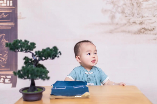 大连宝宝半夜吐了怎么回事 大连宝宝半夜吐了怎么回事